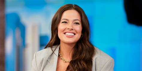 Ashley Graham Poses Completely Nude 4 Months After Giving Birth